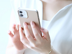 スマホで予約するイメージ写真